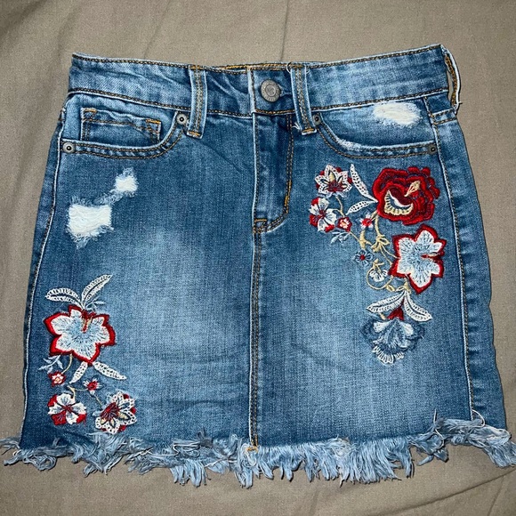 Mini Denim Skirt w/ patched flowers - Picture 1 of 3